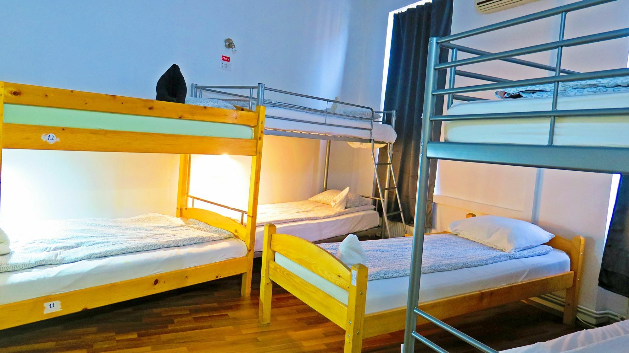 The Evil Clown Hostel บราชอฟ ภายนอก รูปภาพ